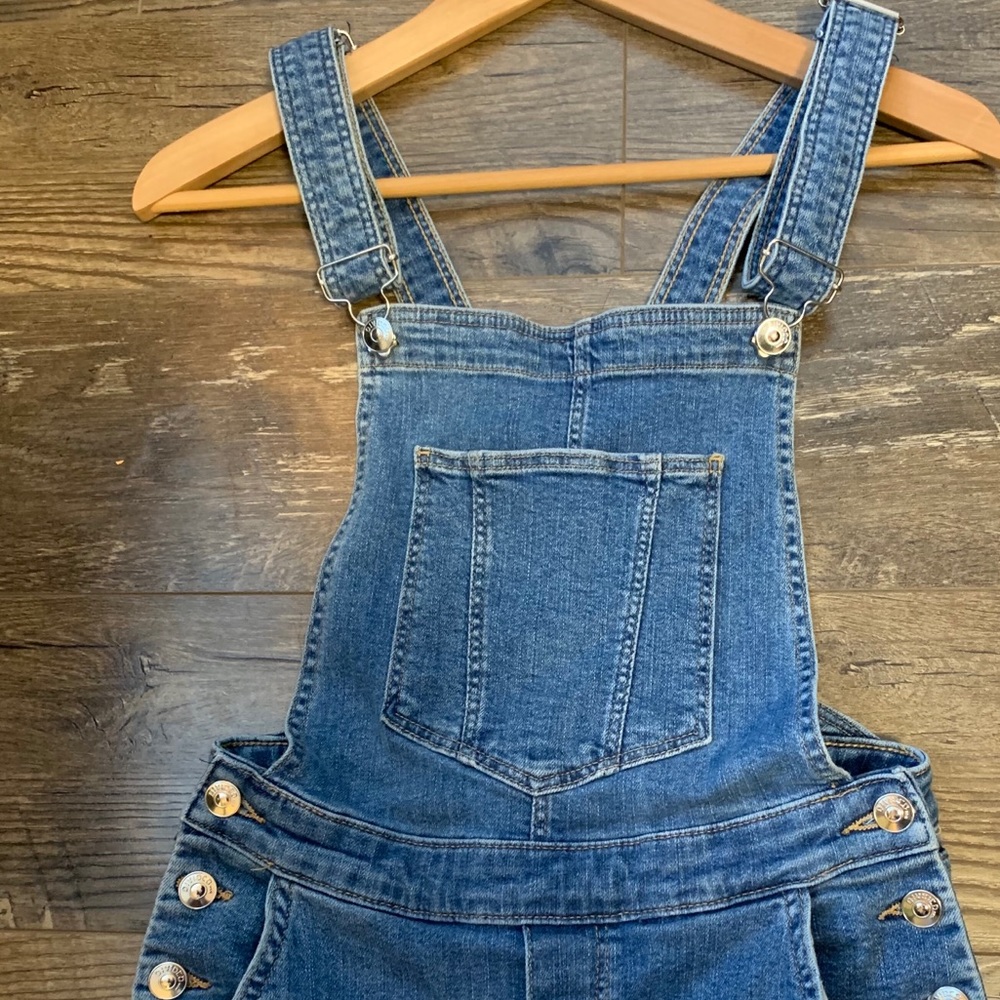 H&M Divided Mid-wash jegging overalls w/ detail